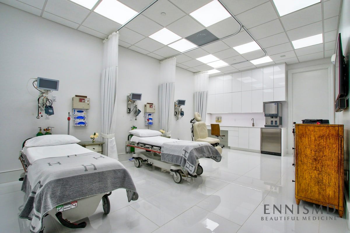 Post-surgery recovery room at Ennis Plastic Surgery