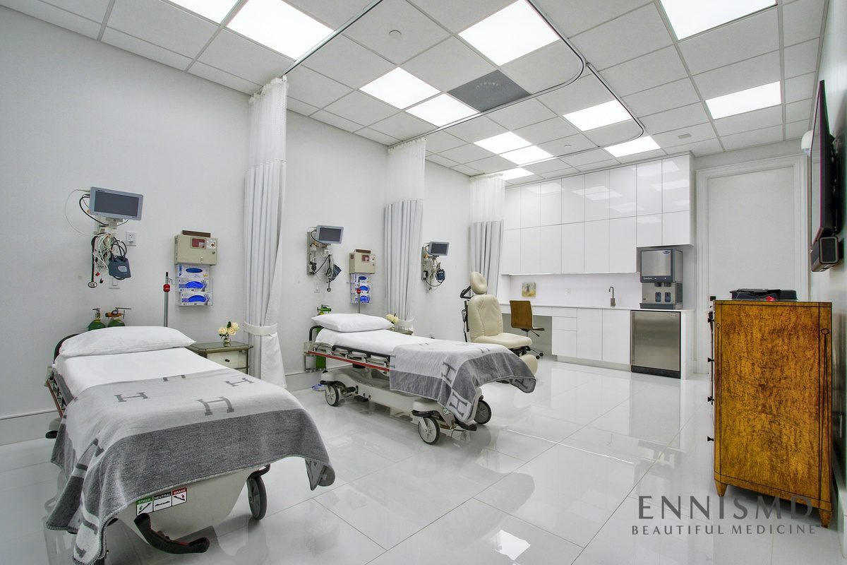 Ennis-Plastic-Surgery-Boca-Raton-Florida-Top-Rated-Center15