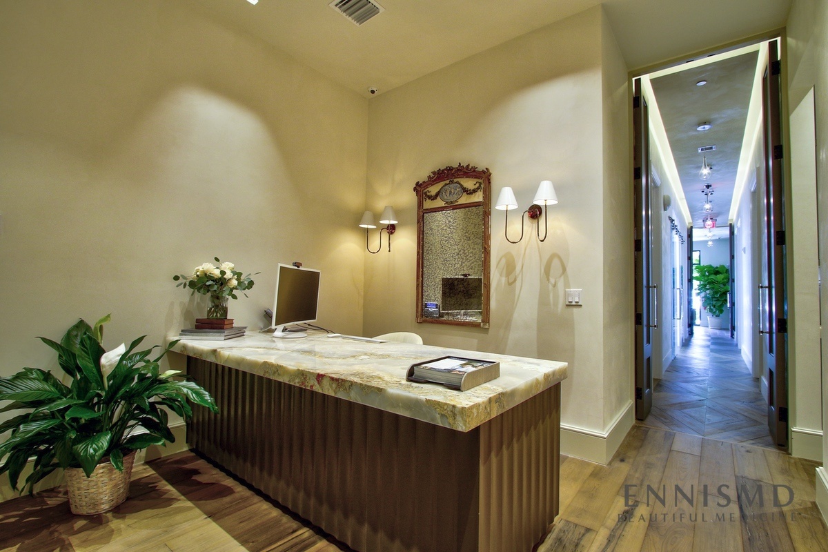 Guest welcoming desk at Ennis Plastic Surgery in Boca Raton Florida