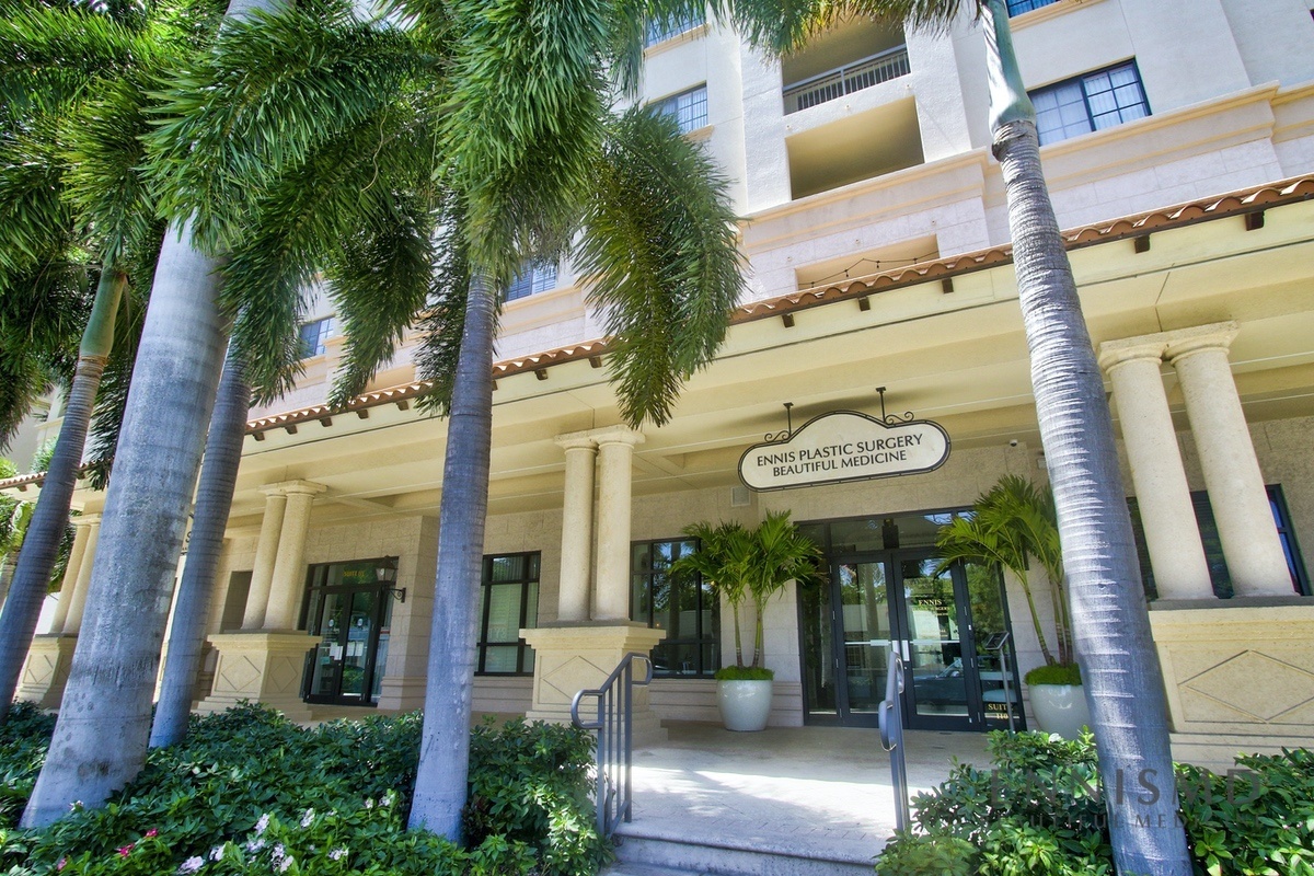 Plastic Surgery center exterior entry 5 at Ennis Plastic Surgery in Boca Raton Florida