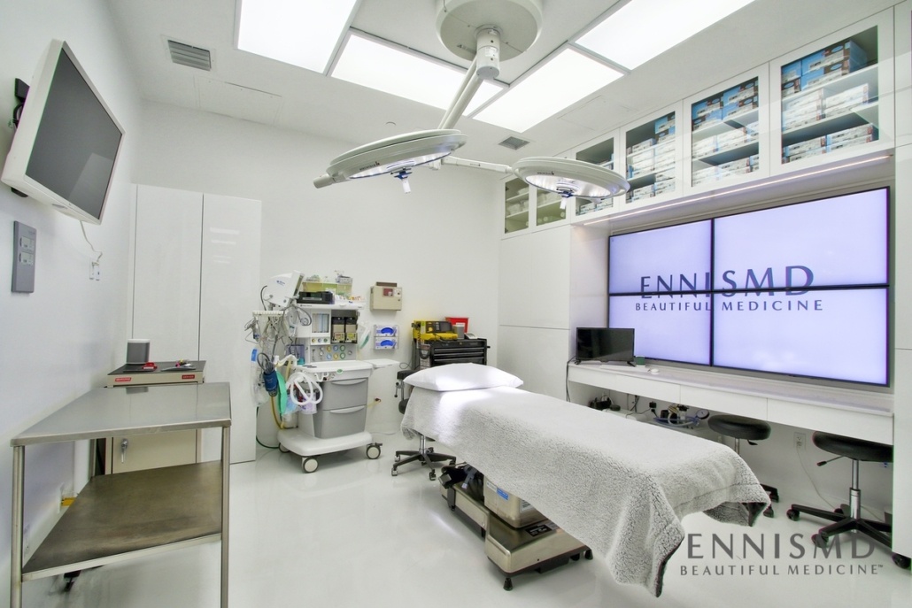 Plastic sugery operating room at Ennis Plastic Surgery in Boca Raton Florida