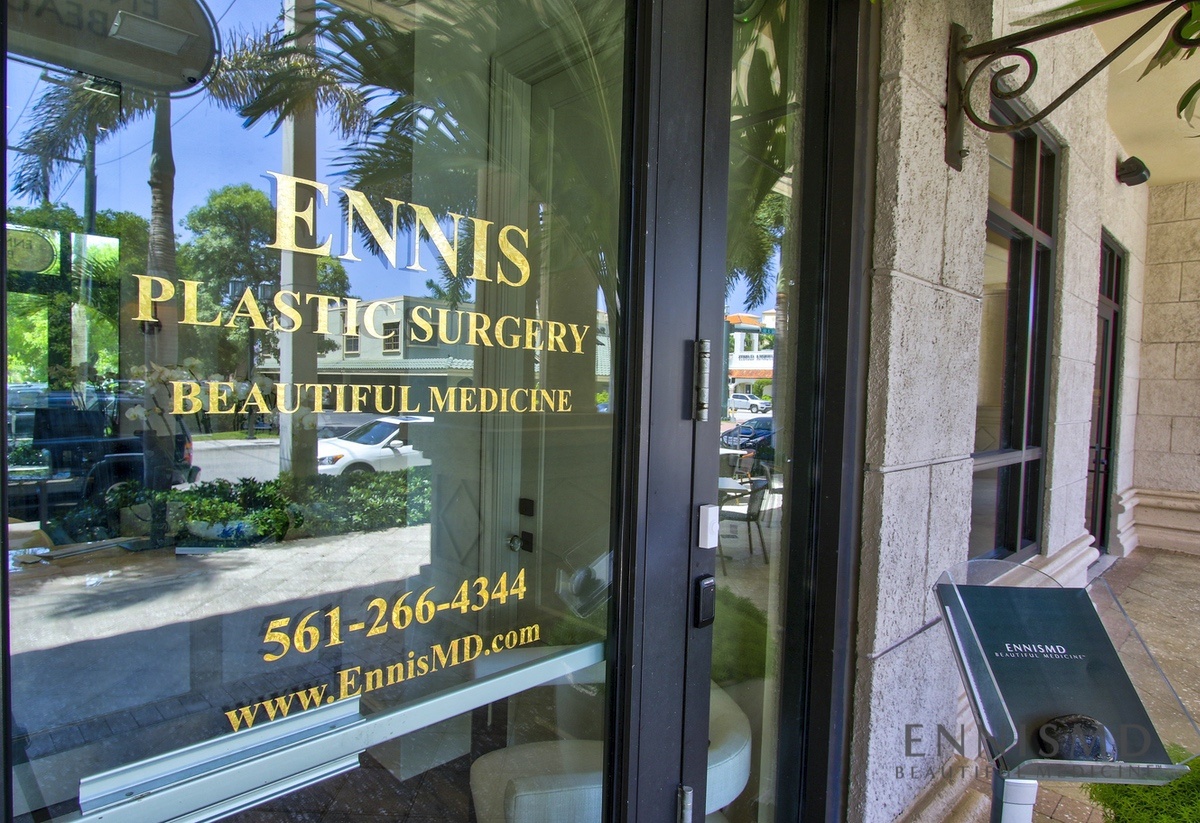 Street entry door at Ennis Plastic Surgery in Boca Raton Florida